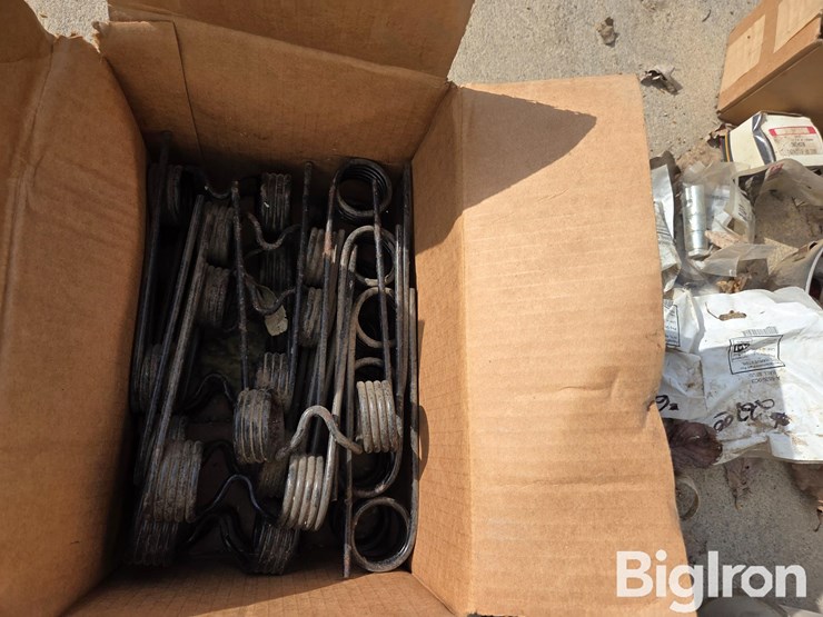 case-ih-antique-tractor-parts-image-12