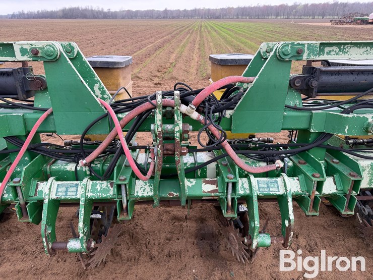 john-deere-7300-image-9