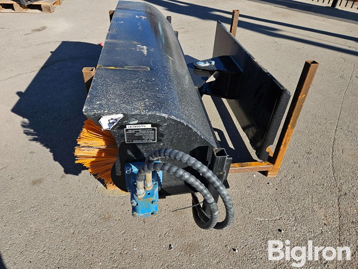 2025-massey-ferguson-730-image-8