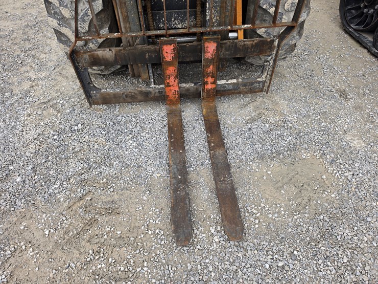 2015-case-586h-image-3