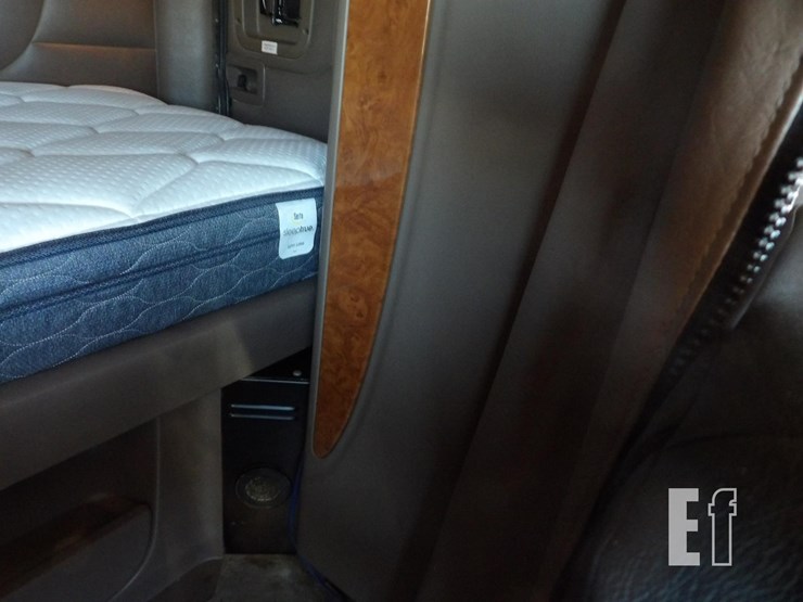 2008-peterbilt-389-image-46