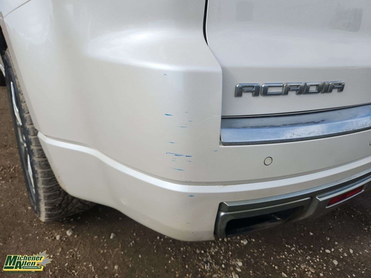 2014-gmc-acadia-denali-image-36