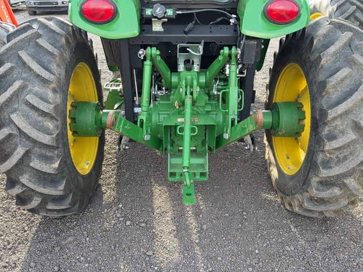 john-deere-4052r-image-14