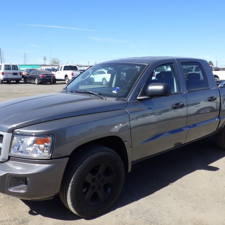 2011 DODGE DAKOTA