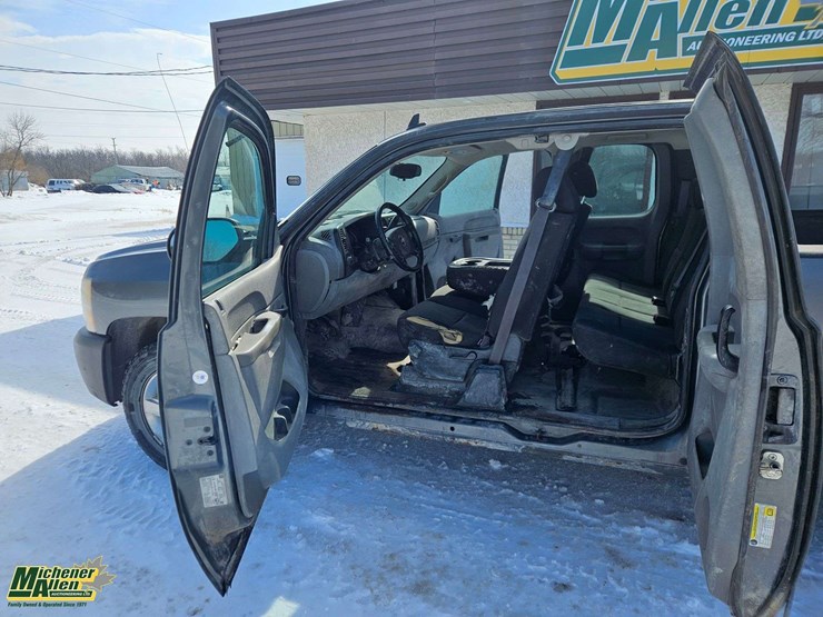 2011-chevrolet-silverado-1500-image-14