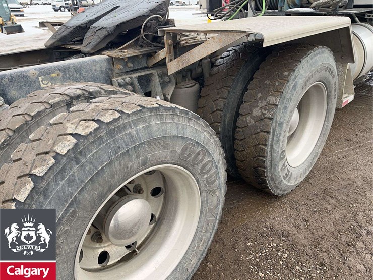 2018-kenworth-t880-image-11