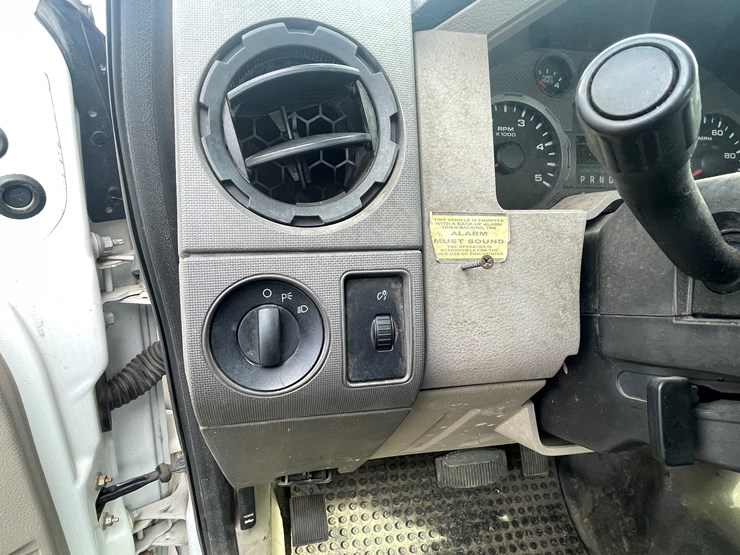 2009-ford-f550-image-33