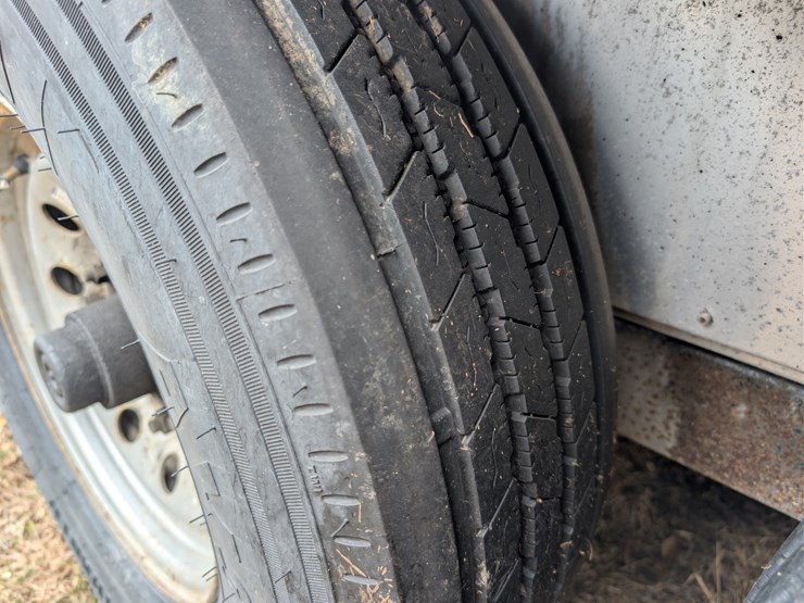 #282-•-2015-featherlite-29'-aluminum-gooseneck-horse-trailer-(wi-title)-(ridgeland,-wi)-image-12