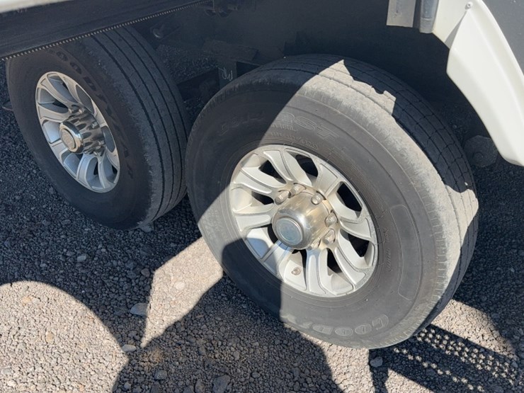 #3003-•-2014-big-horn-39'-5th-wheel-camper-image-11