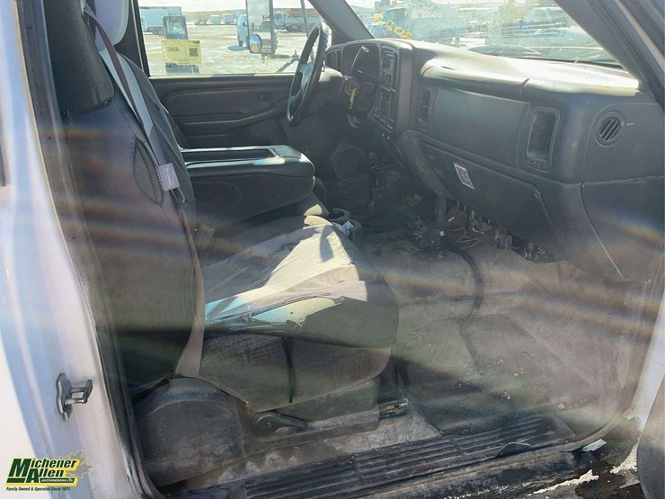 2005-chevrolet-silverado-3500-image-14