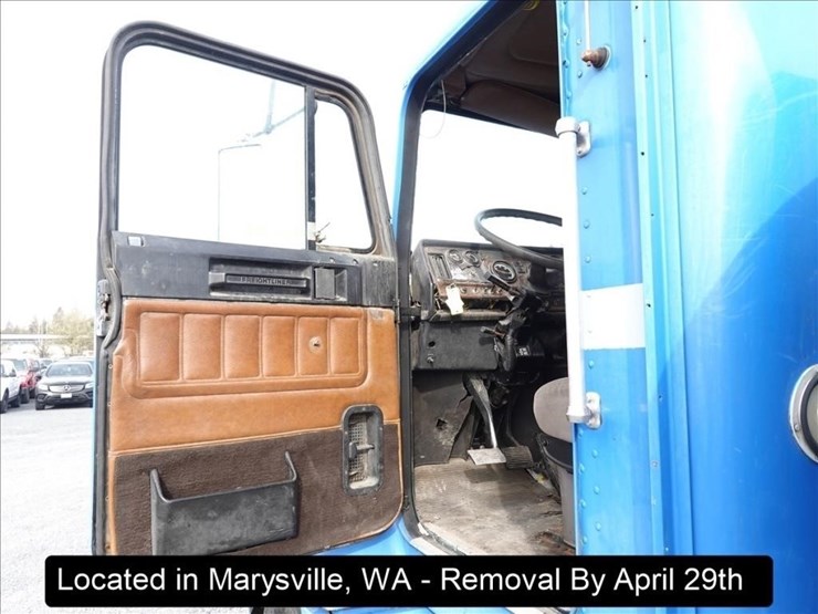 1993-freightliner-fld112-image-12