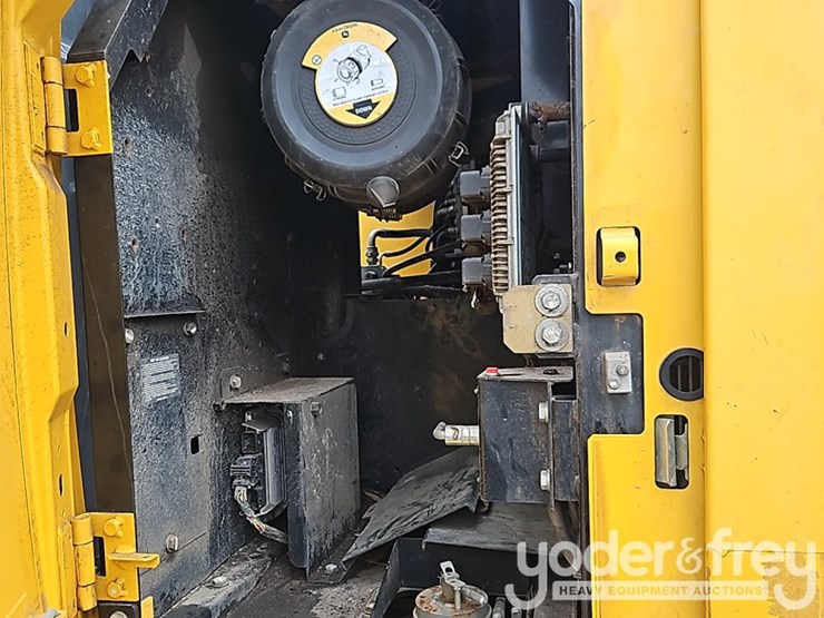 2016-deere-210g-image-28