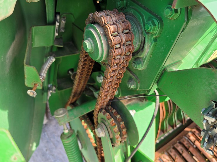 2019-john-deere-560m-image-11