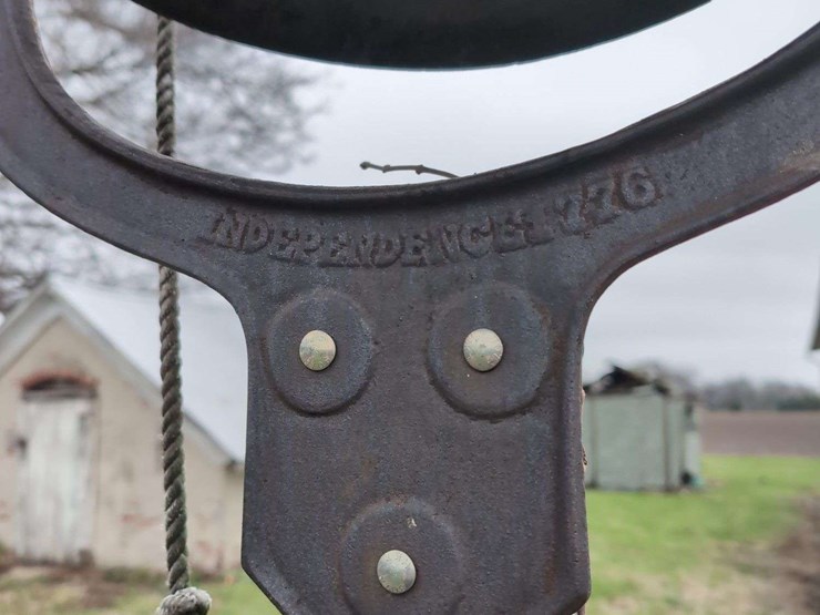 independence-1776-cast-iron-farm-bell-image-2