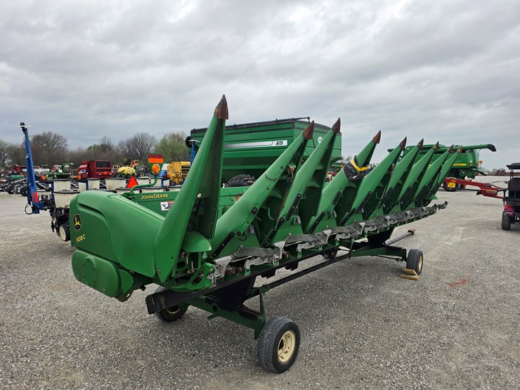 2010-john-deere-608c-image-13