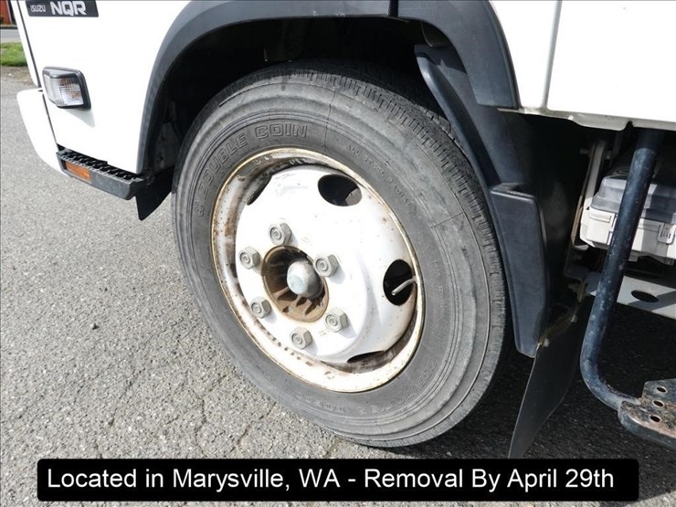 2017-isuzu-nqr-image-27