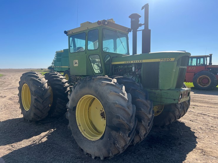 john-deere-7520-image-4