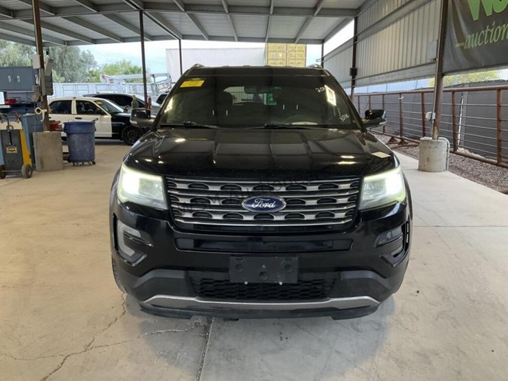 2016-ford-explorer-xlt-image-3