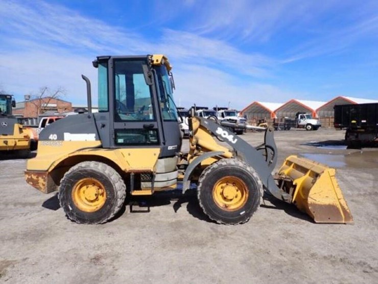 2011-deere-304j-image-4