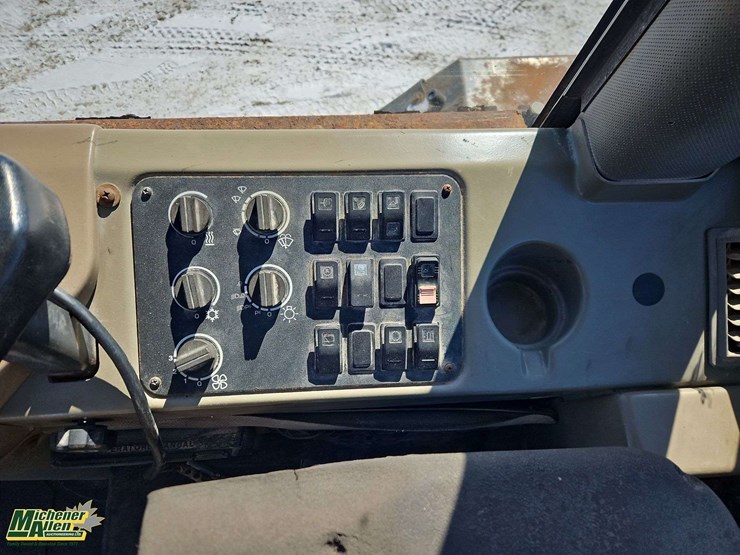 2003-case-621d-xt-image-23