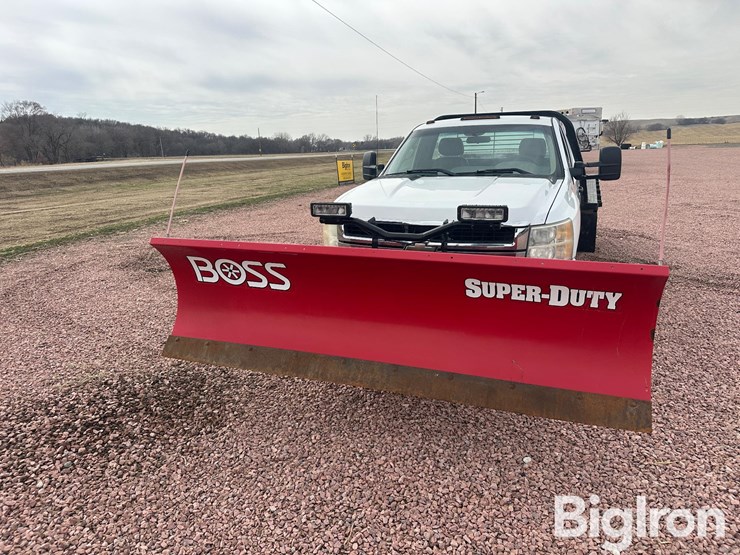 2010-chevrolet-3500-image-2