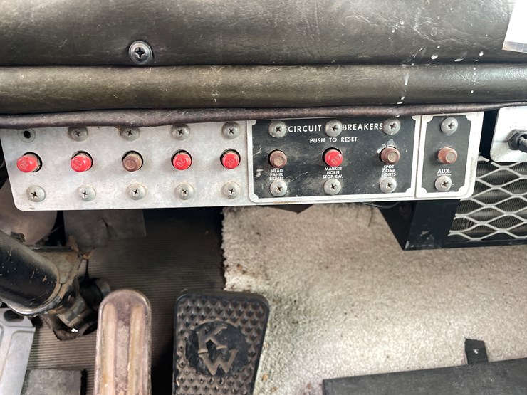 #246-•-1961-kenworth-truck-tractor-(has-nd-title)-(mora,-mn)-image-30