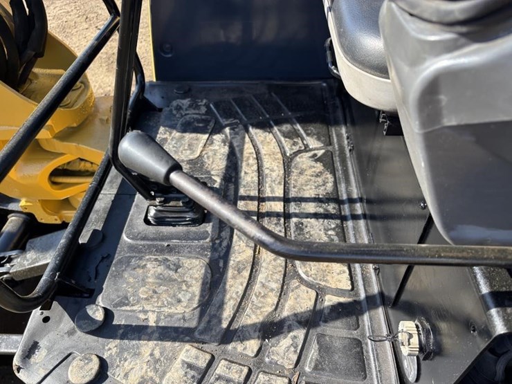 2015-caterpillar-305.5e2-cr-image-28