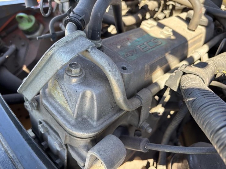 2017-toyota-8fgu30-image-36