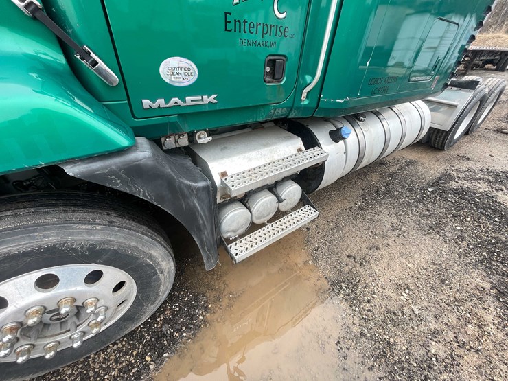 #236-•-2011-mack-semi-tractor-(title-in-delay)-(denmark,-wi)-image-12