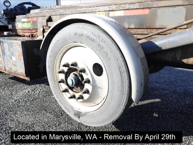 2015-peterbilt-567-image-24