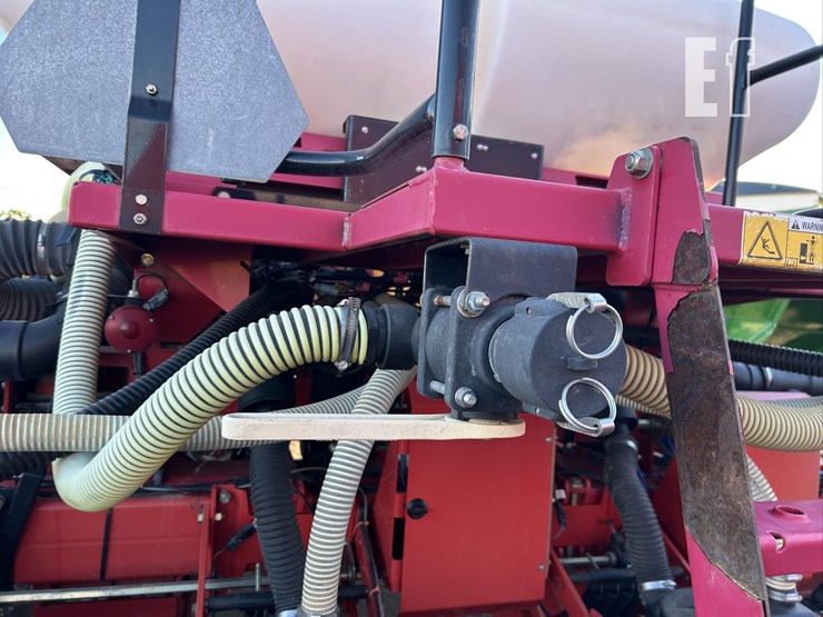 2009-white-8516-image-36