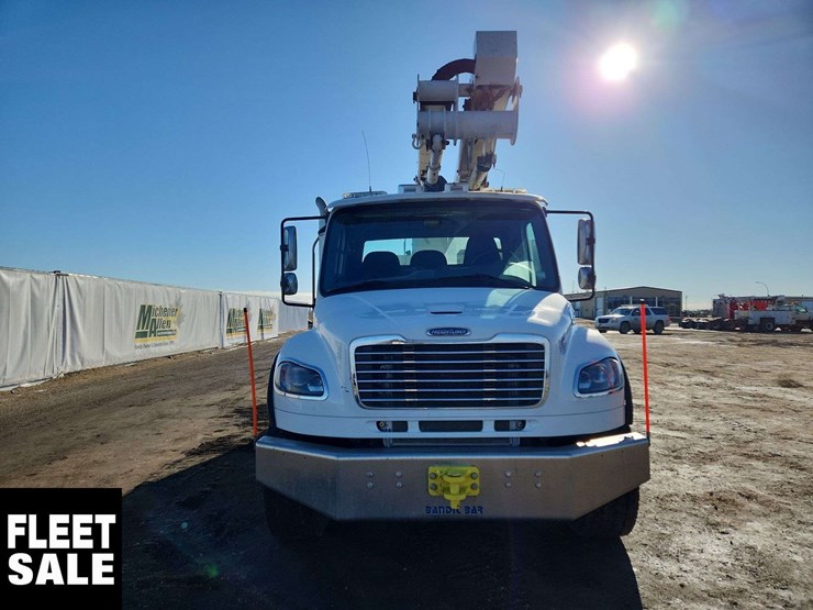 2020-freightliner-m2-106-image-30