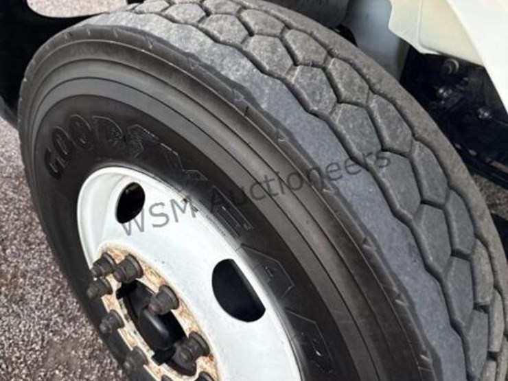 2009-international-durastar-4400-image-11