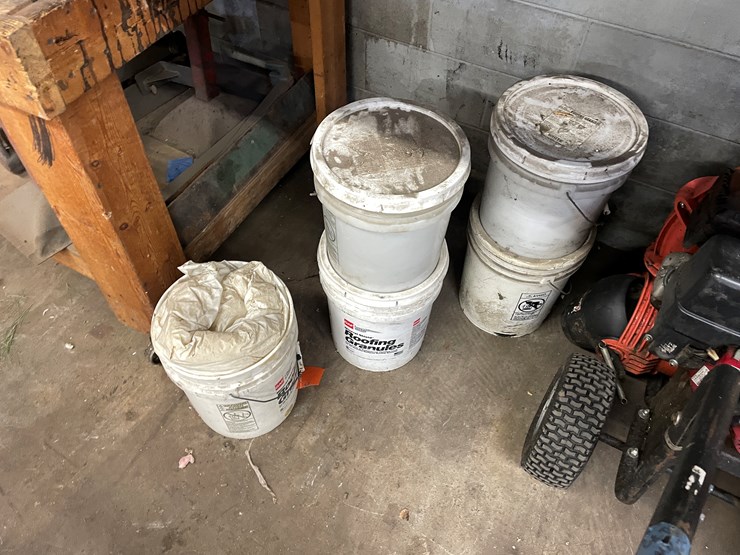 #2553-•-(4)-5-gallon-buckets-(columbia-heights,-mn)-image-1