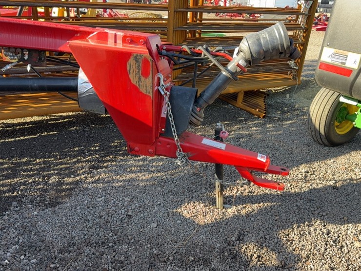 2019-new-holland-210-image-2