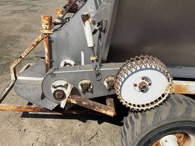 s&a-transpread-12'x7'-s.s.-pull-fert.-spreader-image-8