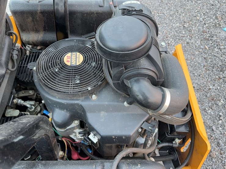 #4043-•-2009-cub-cadet-tank-zero-turn-mower-image-11