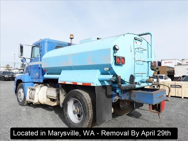 1993-freightliner-fld112-image-23