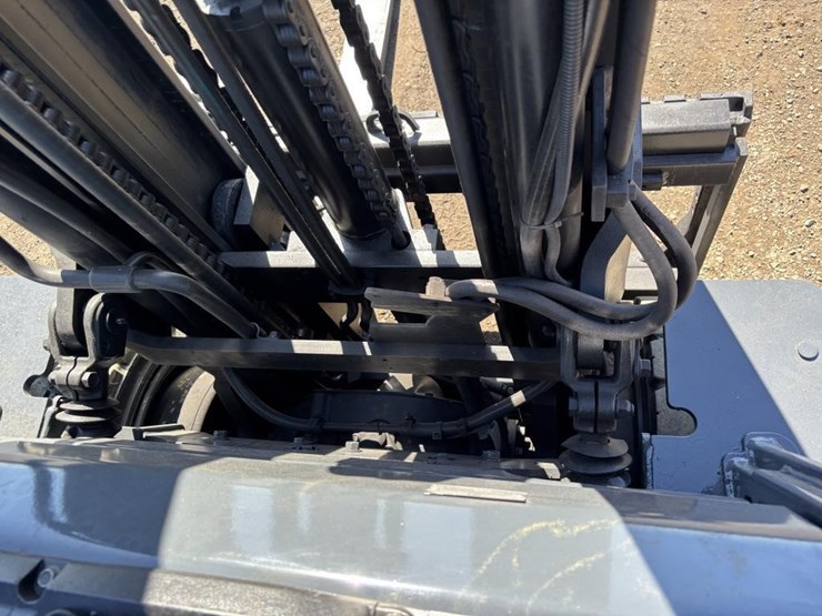 2017-toyota-8fgu30-image-13