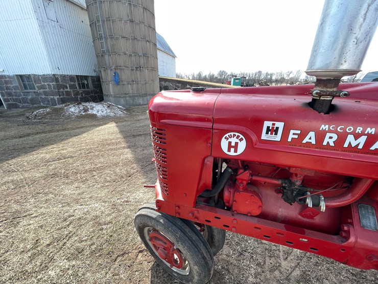 #122-•-ih-mccormick-farmall-tractor-(fremont,-wi)-image-10