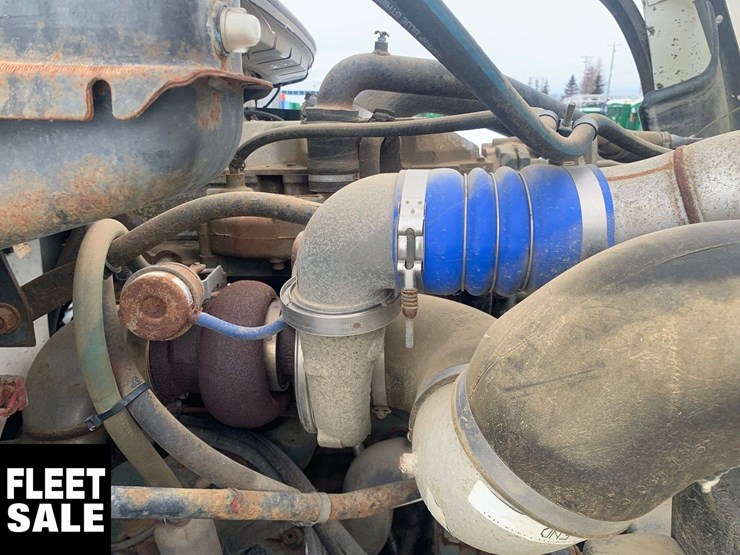 2003-freightliner-fl106-image-18