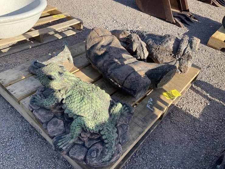 concrete-lizards-,-cowboy-boot-&-coyote-image-4