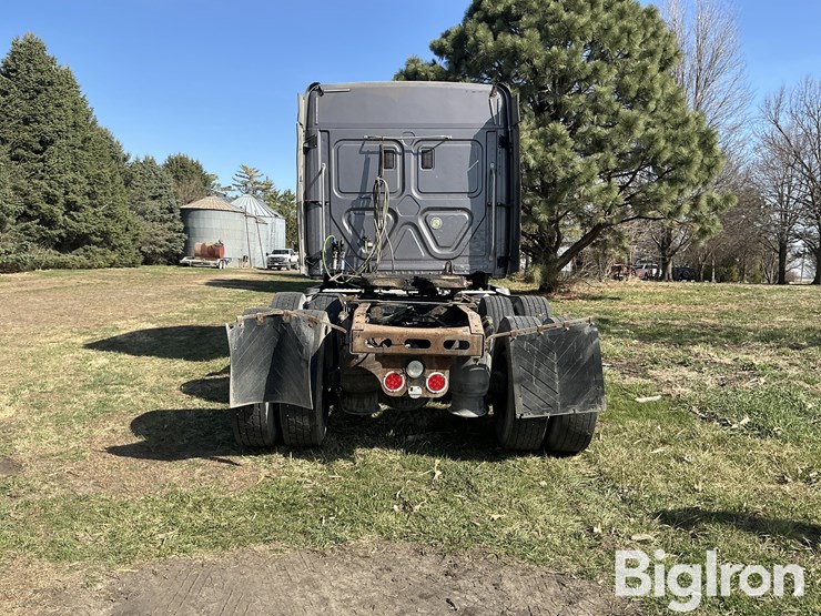 2016-freightliner-cascadia-125-image-6