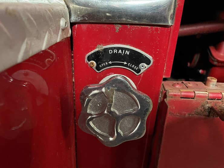 #210-•-1964-chevy-80-(howe)-fire-truck-(no-brakes)-(no-title)-(wakefield,-mi)-image-13