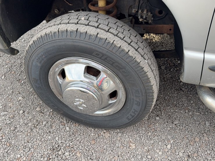 2004-dodge-3500-image-15