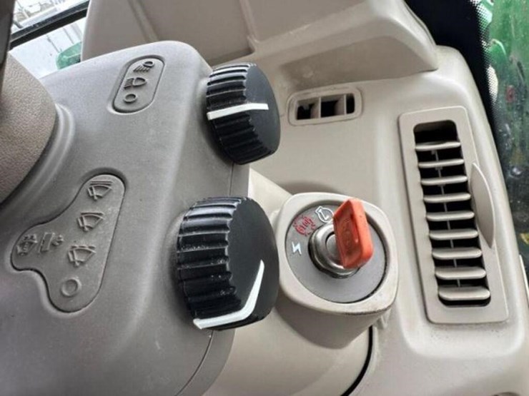 2020-john-deere-6130m-image-25