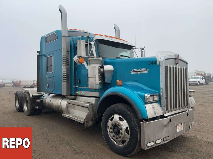 2019-kenworth-w900-image-2