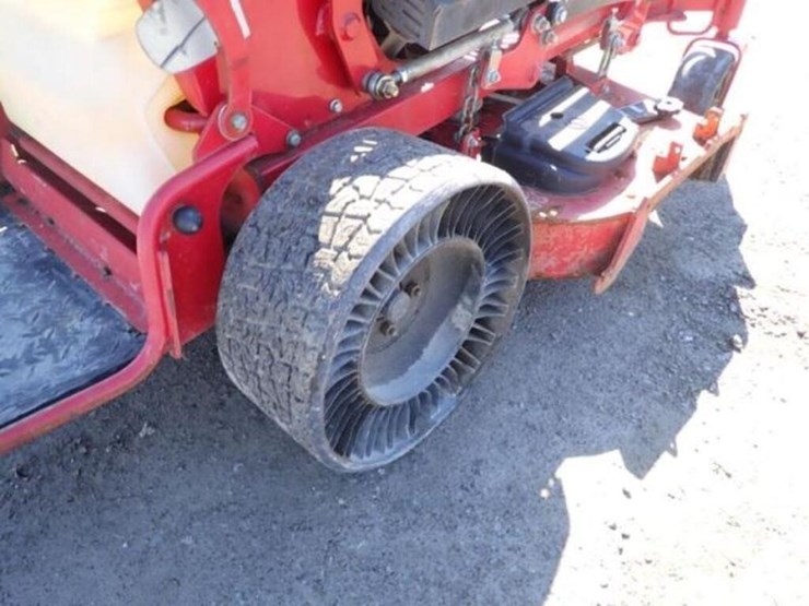 2021-toro-grand-stand-72505-stand-on-409347491-image-24