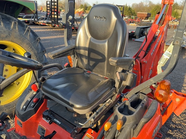 #3028-•-kubota-bx235-tractor-image-13