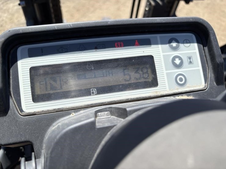 2011-nissan-mcp1f2a25lv-image-21